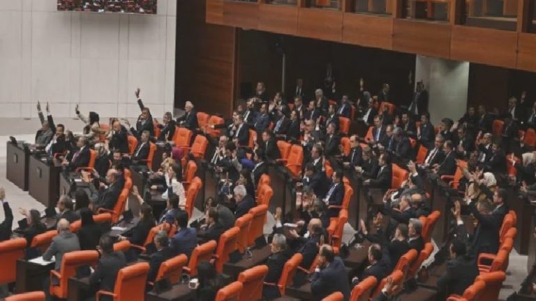 Emniyet, vergi ve basın mevzuatındaki değişiklikler Meclis’ten geçti