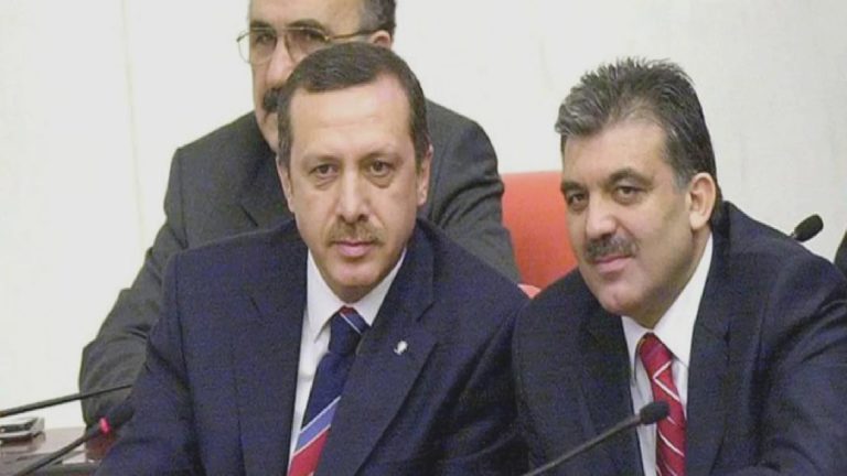 Eski AYM Başkanı Kılıç: 2007’de AK Parti’nin kapatılması için başsavcı, 487 delil diye ne kadar gazete kupürü varsa önümüze getirdi