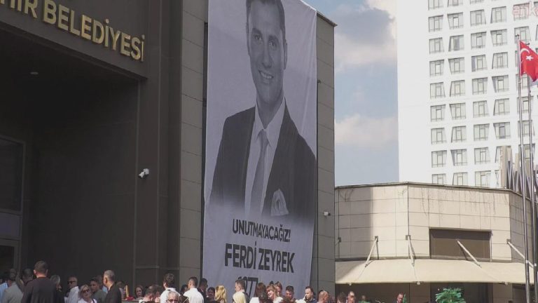 Ferdi Zeyrek vefatının birinci yılında Manisa’da anıldı: Kimsesizin kimsesi oldu, hiçbir zaman unutulmayacak!