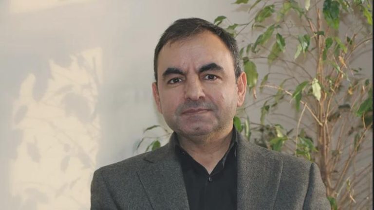 Gazeteci Ercüment Akdeniz’e “örgüt üyeliği” suçlamasından beraat