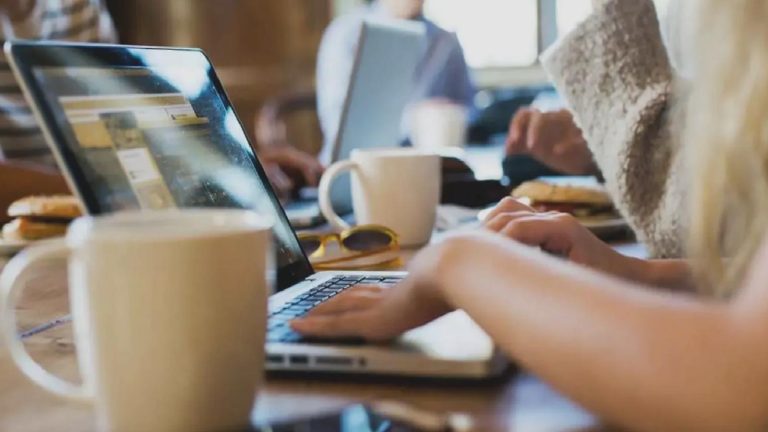 Kafelerde yeni dönem: Bazı işletmelerde laptop yasağı ve süreli Wi-Fi uygulaması başladı