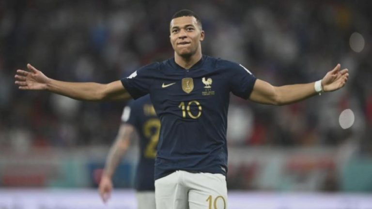 Mbappe’den Kante sözleri: Hala burada, inanılmaz!