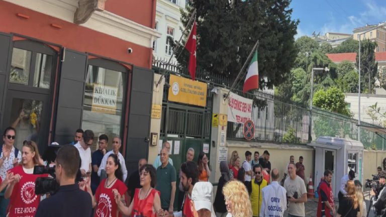 Özel İtalyan Lisesi grevi sona erdi: Birbirimizin elini tutarak direnmeyi, umut etmeyi onlara göstermek zorundaydık