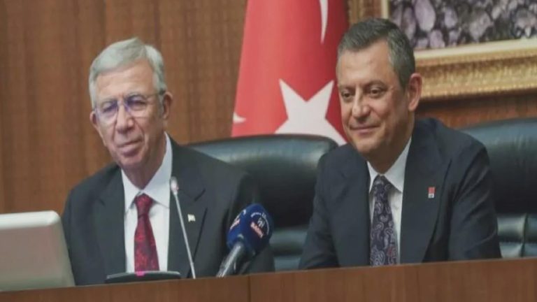 Özel’e yakın isimlerden “cumhurbaşkanı adayı” çıkışı: En doğru isim Mansur Yavaş ama kamuoyu önünde yıpratmak doğru olmaz; bir ay sonrayı bekleyin!