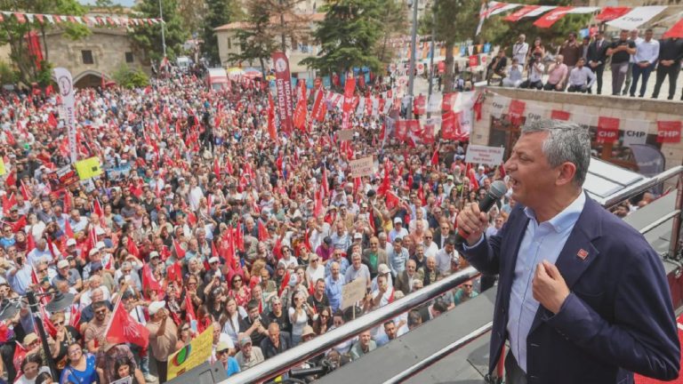 Özgür Özel: yeni mücadelenin parolası yürüyüştür; gerekirse baş vereceğim ama baş eğmeyeceğim!