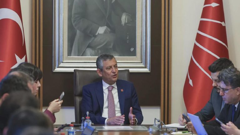 Özgür Özel: Yeni parti felaket senaryoları için hazırda; İmamoğlu’na beni dışlamalarını söyleyerek cezaevinde Genel Başkanlık teklif ettiler