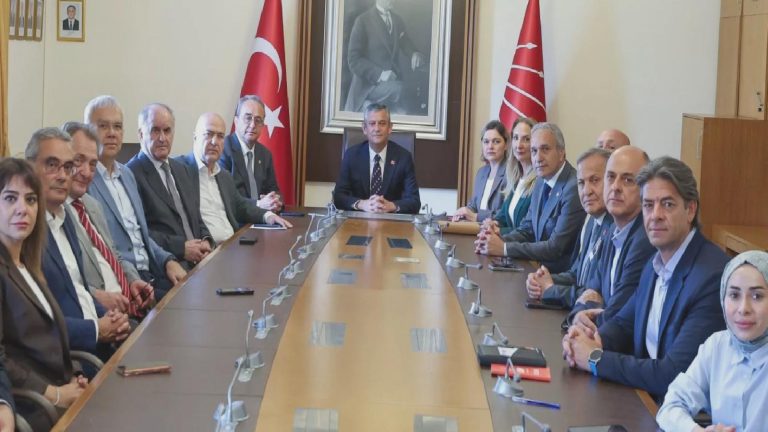 Özgür Özel’in başkanlığında CAO toplantısı: Kılıçdaroğlu’na yakın isimlerle de görüştü, İmamoğlu “Kararlarınızın yanınızdayım” dedi