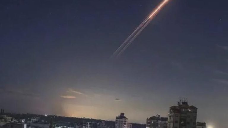 Tahran’dan İsrail’e tehdit: Bu gece gökyüzüne bakın!