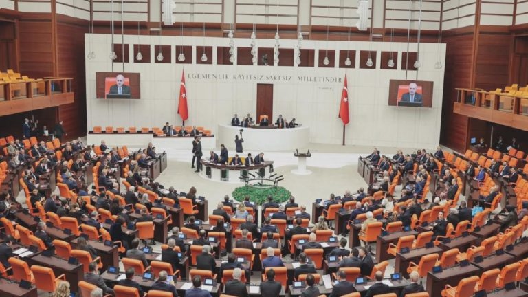 TBMM’de ‘tarım ve enerji’ tartışması: Çiftçiyi şirketlere yem ediyorsunuz, bu öz yurdunda parya yapmaktır