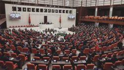 Yeni düzenleme yasalaştı: Alkol markalarının etkinlik desteğine sınırlama; kooperatiflerin tarım arazisi edinimine kısıtlama