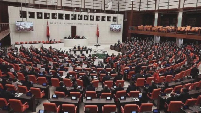 Yeni düzenleme yasalaştı: Alkol markalarının etkinlik desteğine sınırlama; kooperatiflerin tarım arazisi edinimine kısıtlama
