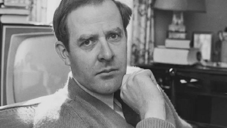 ‘Hayatı bir fanteziden ibaretti’: John le Carré’nin dolandırıcı babası casus romanlarını nasıl şekillendirdi?