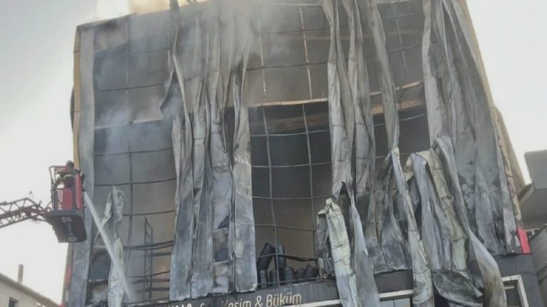 Dilovası’nda kamu görevlileri ‘bilinçli taksir’le yargılanacak; aileler, “gerçek sorumlular korunuyor” diyerek Bakanlık yetkililerini işaret etti