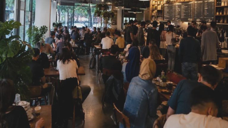 TEPAV’dan “cafe latte ekonomisi” analizi: Dar gelirli kafelerden uzaklaşıyor, üniversite mezunları düşük ücretli işlerde çalışıyor