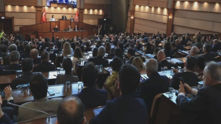 İBB Meclisi’nde sandalye dengesi değişti; transferler ve tutuklamaların ardından son durum