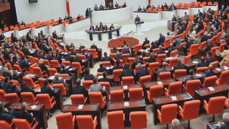 TBMM yarın açılıyor: 13. Yargı Paketi’nden sosyal medya düzenlemesine gündemde neler var?