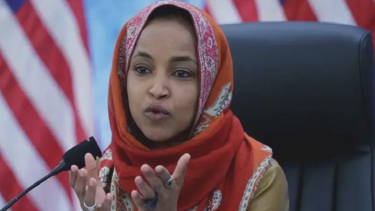 ABD’de Somali doğumlu Kongre üyesi Ilhan Omar, evindeki arama için Trump’ı suçladı