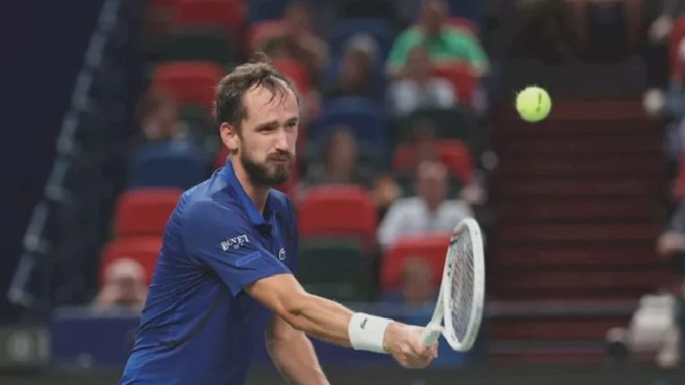 Almatı’da zafere Medvedev ulaştı